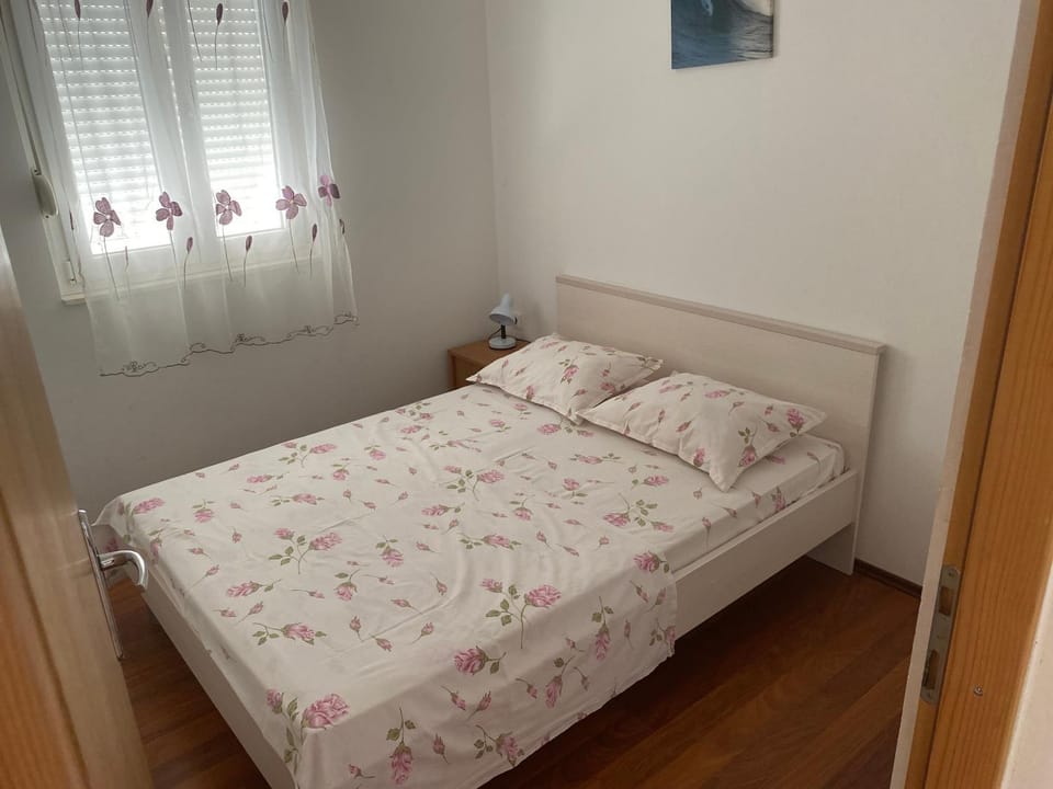 Apartments Mladenka 20m from marina! Apartment in Šibenik-Knin County, Croatia