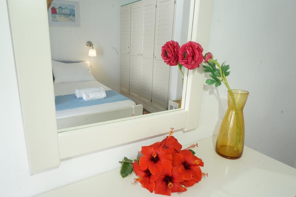 Bed, Bedroom, Sea view, towels