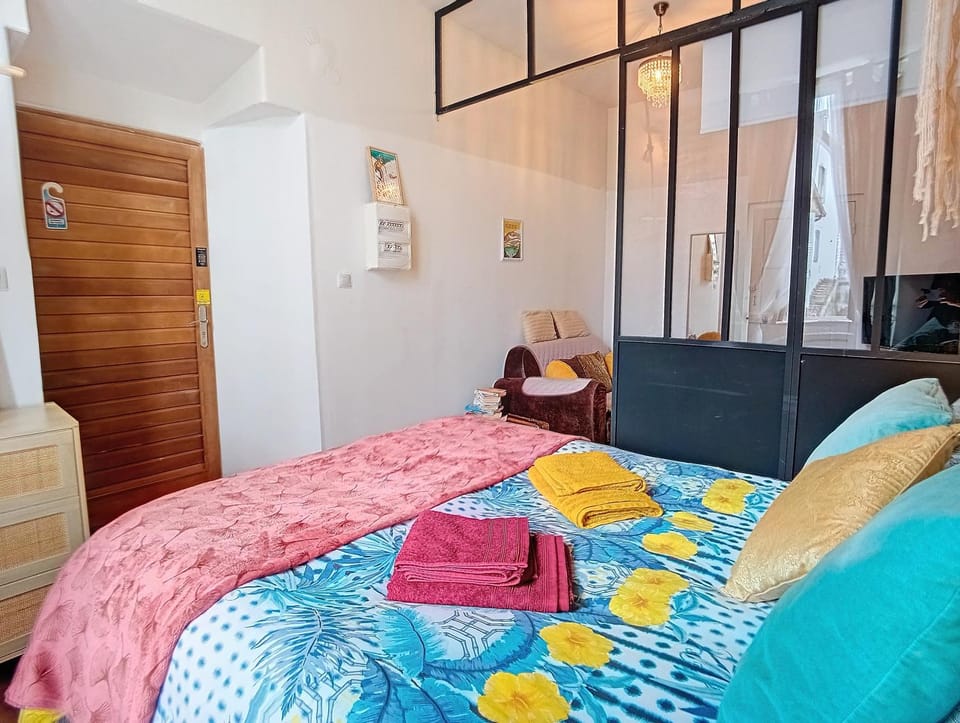Les Glycines Oloron Bed and Breakfast in Nouvelle-Aquitaine