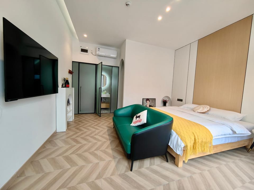 Bed, Photo of the whole room, Bedroom