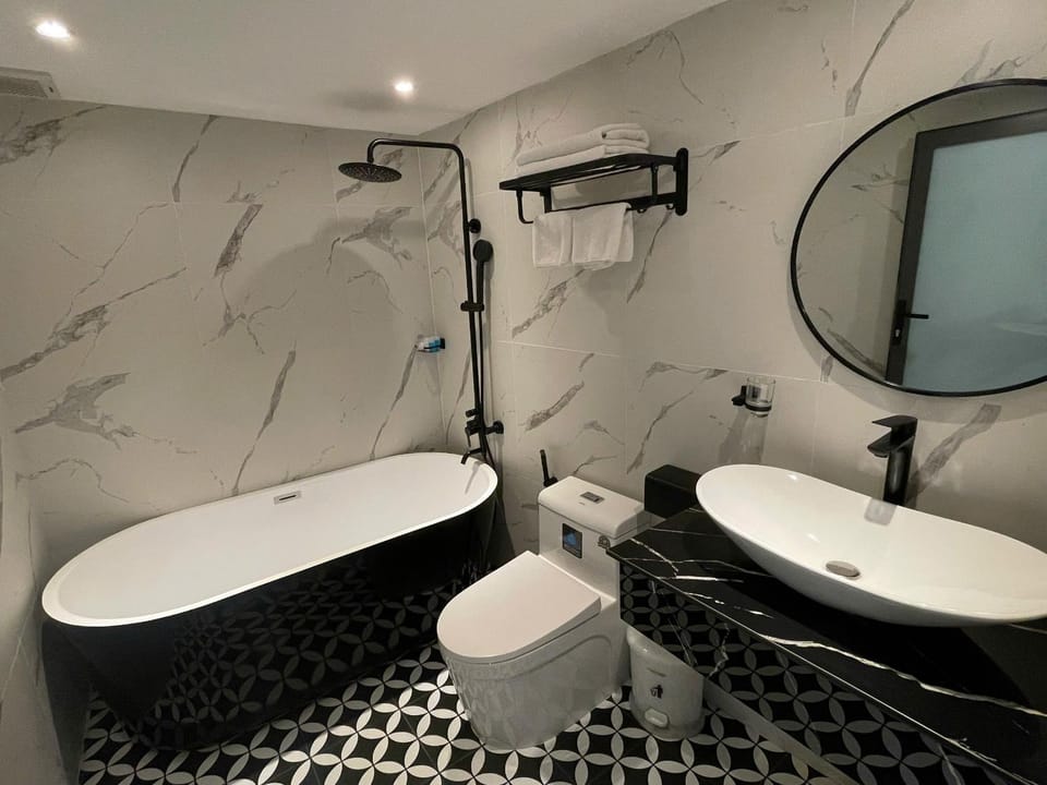 Shower, Toilet, Bathroom, bidet, towels