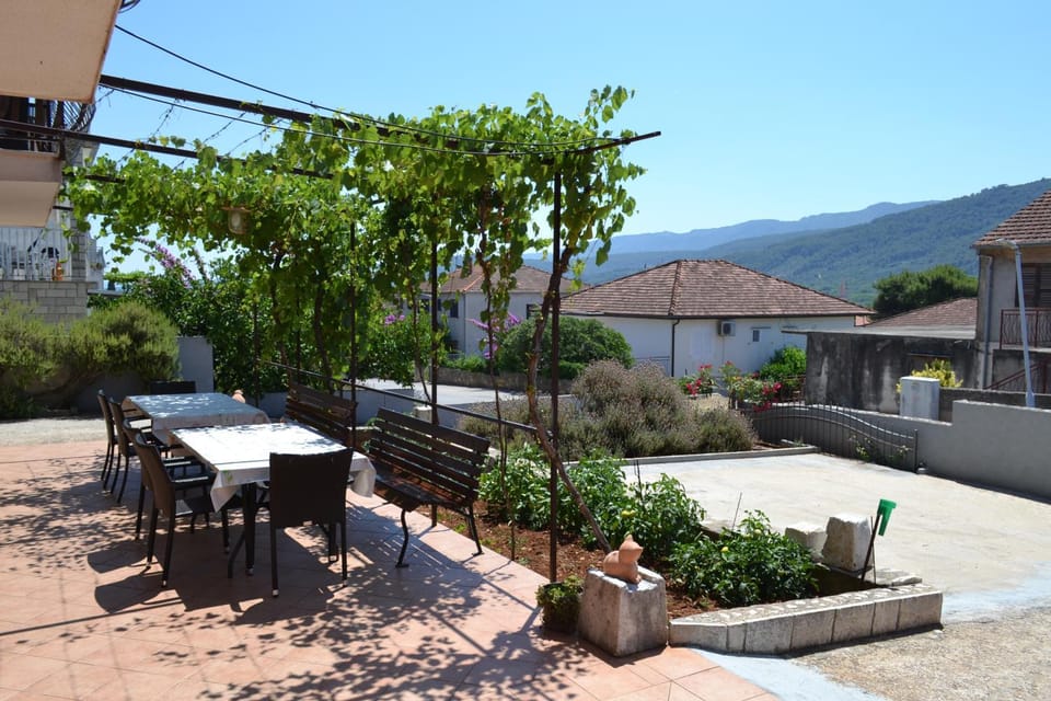 Patio, Day, Garden, Garden view, Mountain view