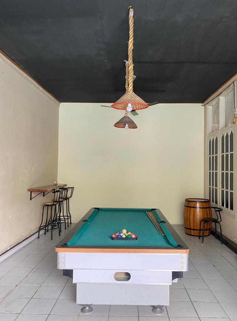 Billiard, Game Room
