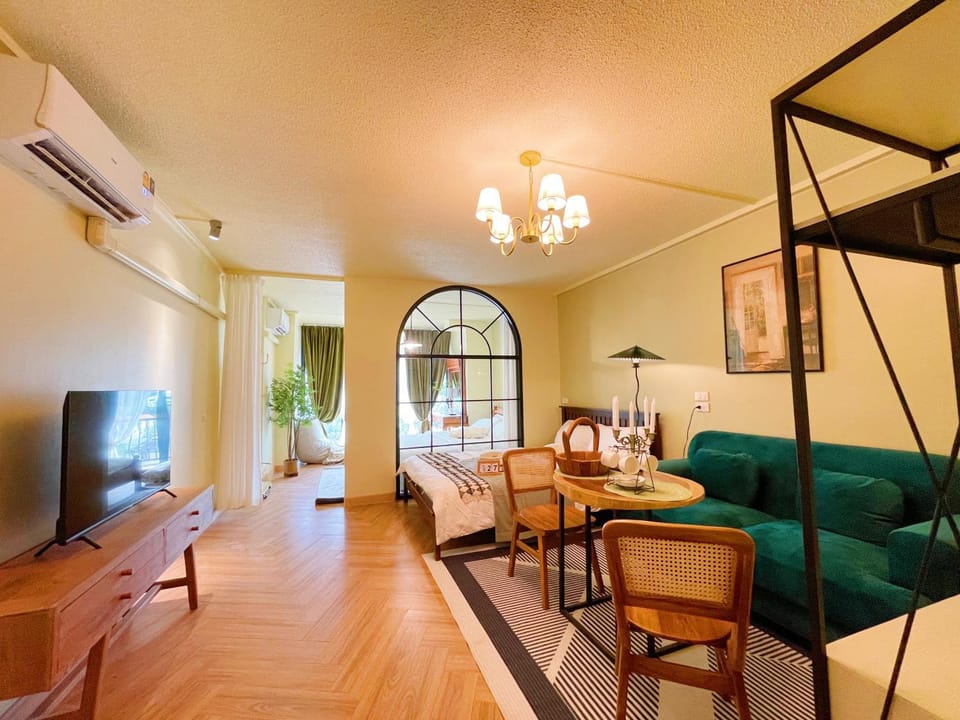 640 Mountain View 2 minutes walk to one Nimman Maya Apartment in Chiang Mai