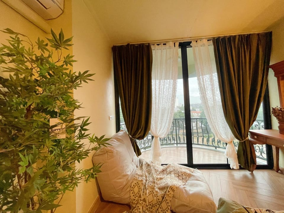 640 Mountain View 2 minutes walk to one Nimman Maya Apartment in Chiang Mai