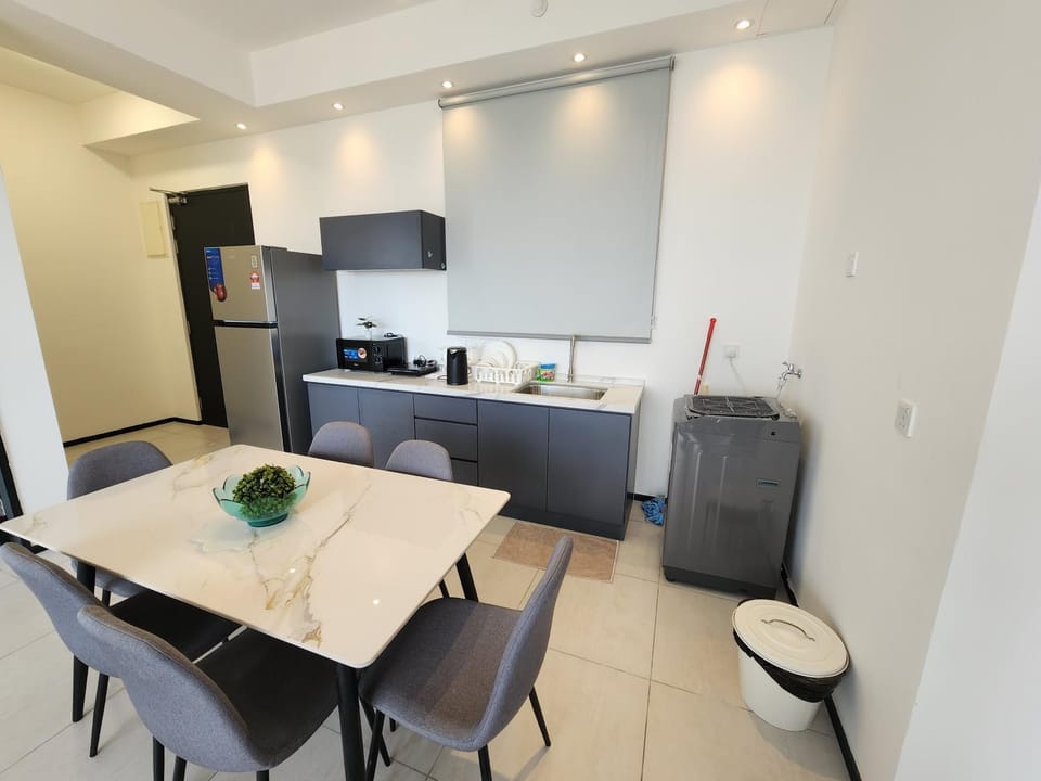 TV and multimedia, Kitchen or kitchenette, Living room, Seating area, Dining area, minibar, oven, pet friendly, stove