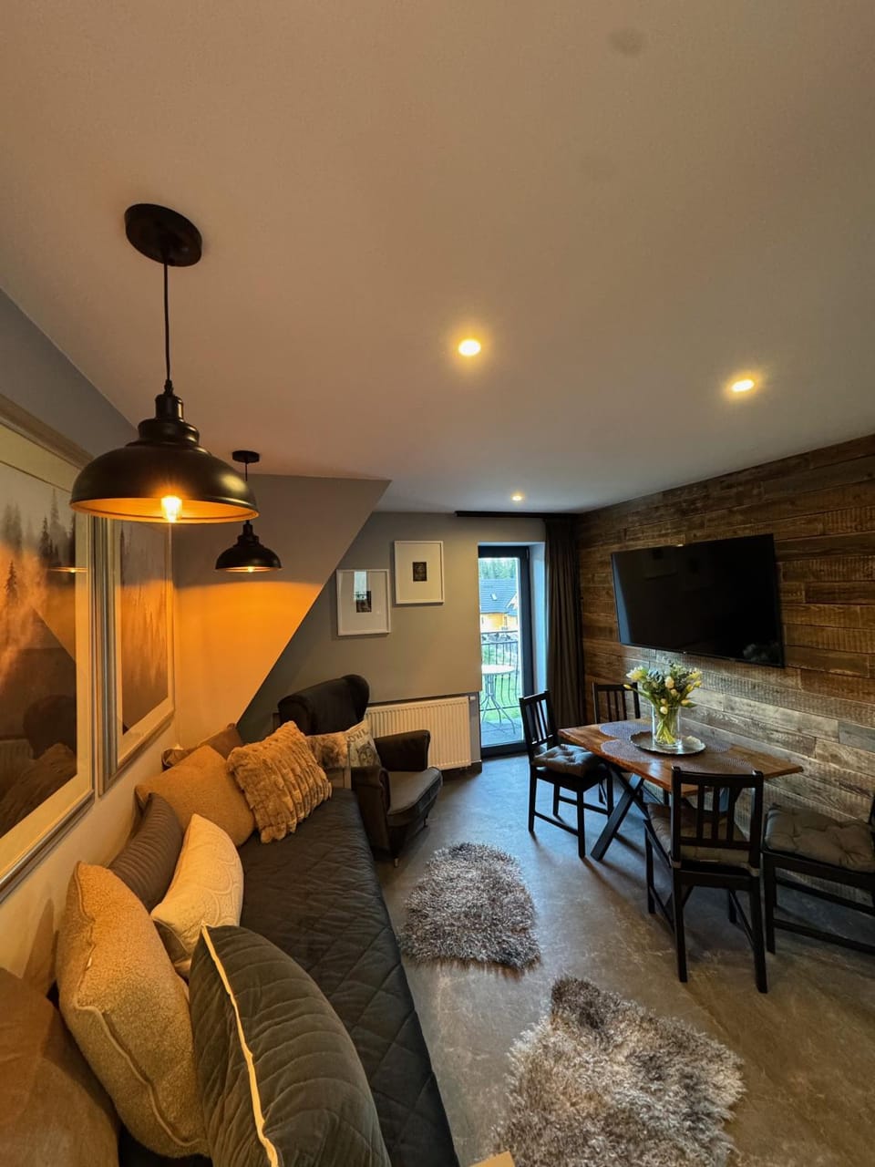 TV and multimedia, Living room, Dining area