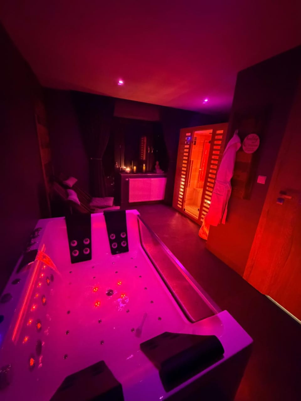 Hot Tub, Sauna, Spa and wellness centre/facilities