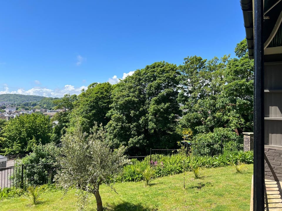 Luxury garden apartment under the Castle, Dover Apartment in Dover