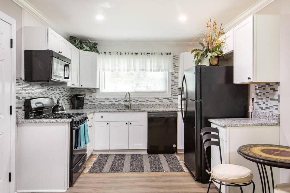 2BD - 5Min to Airport - 3B Apartment in College Park