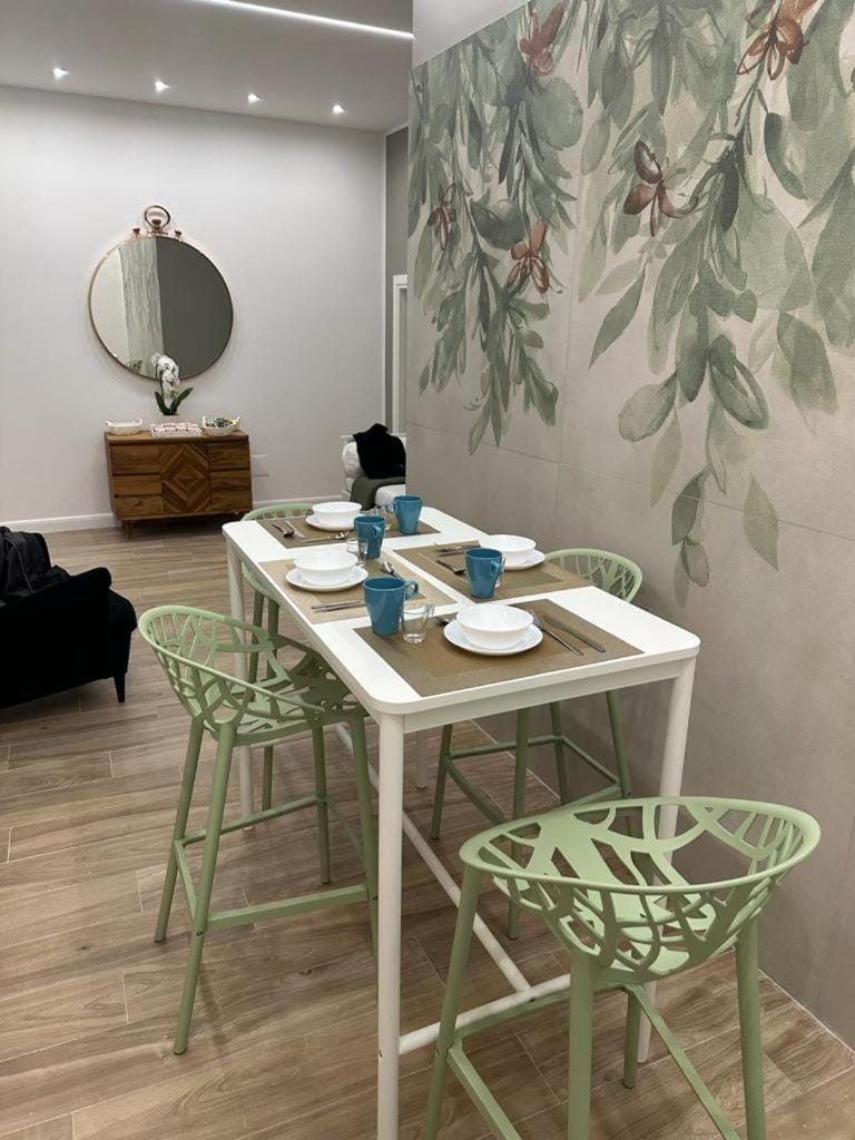 Seating area, Dining area, Breakfast