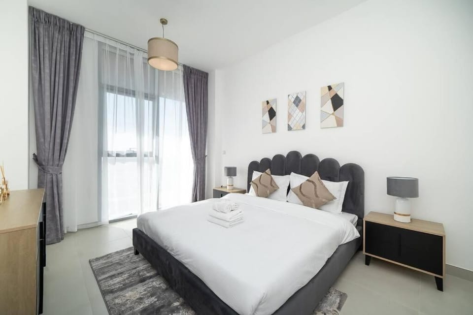 StoneTree - Furnished 2BR with floor-to-ceiling window Apartment in Dubai