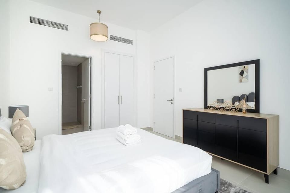 StoneTree - Furnished 2BR with floor-to-ceiling window Apartment in Dubai