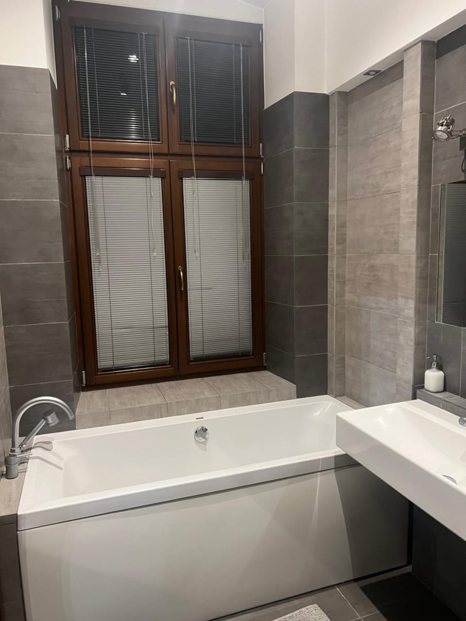 Bathroom, Bath