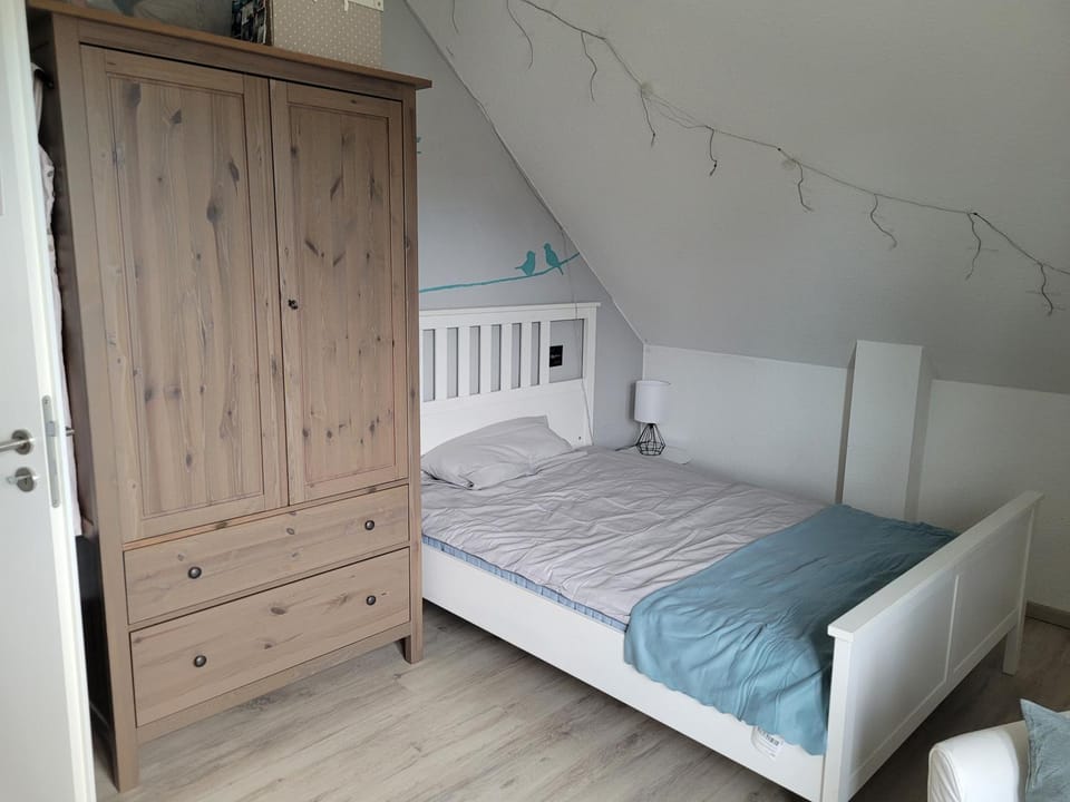 Bed, Photo of the whole room, wardrobe