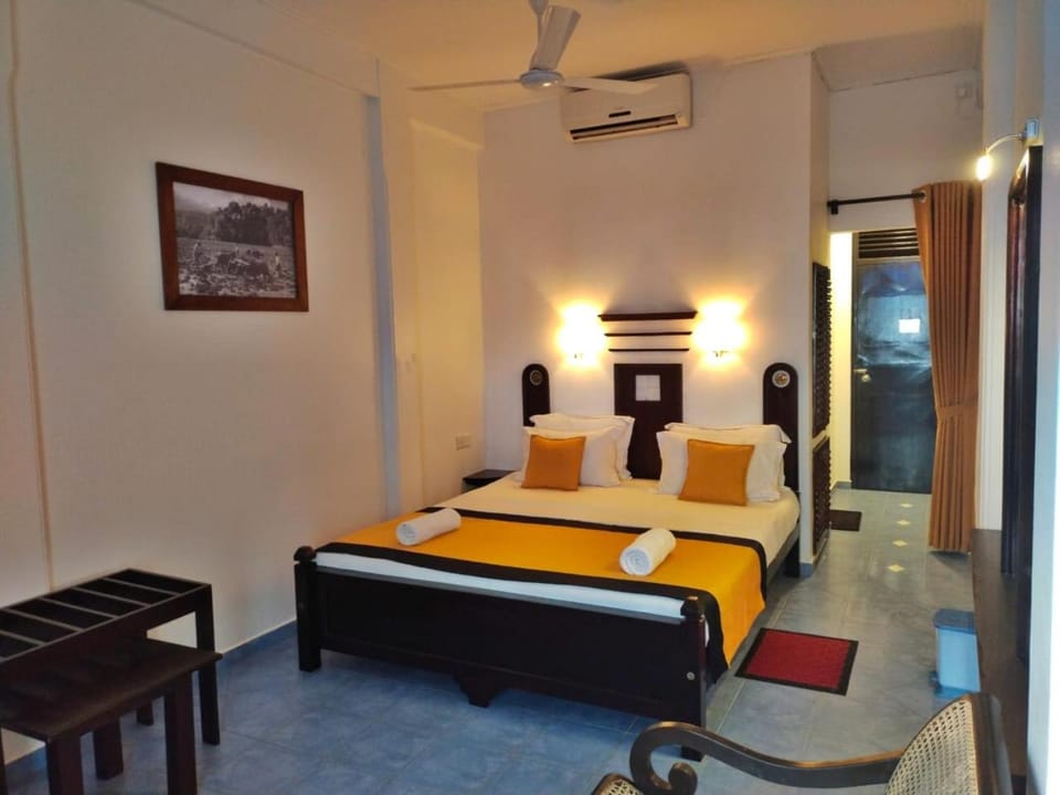 Bed, Living room, air conditioner
