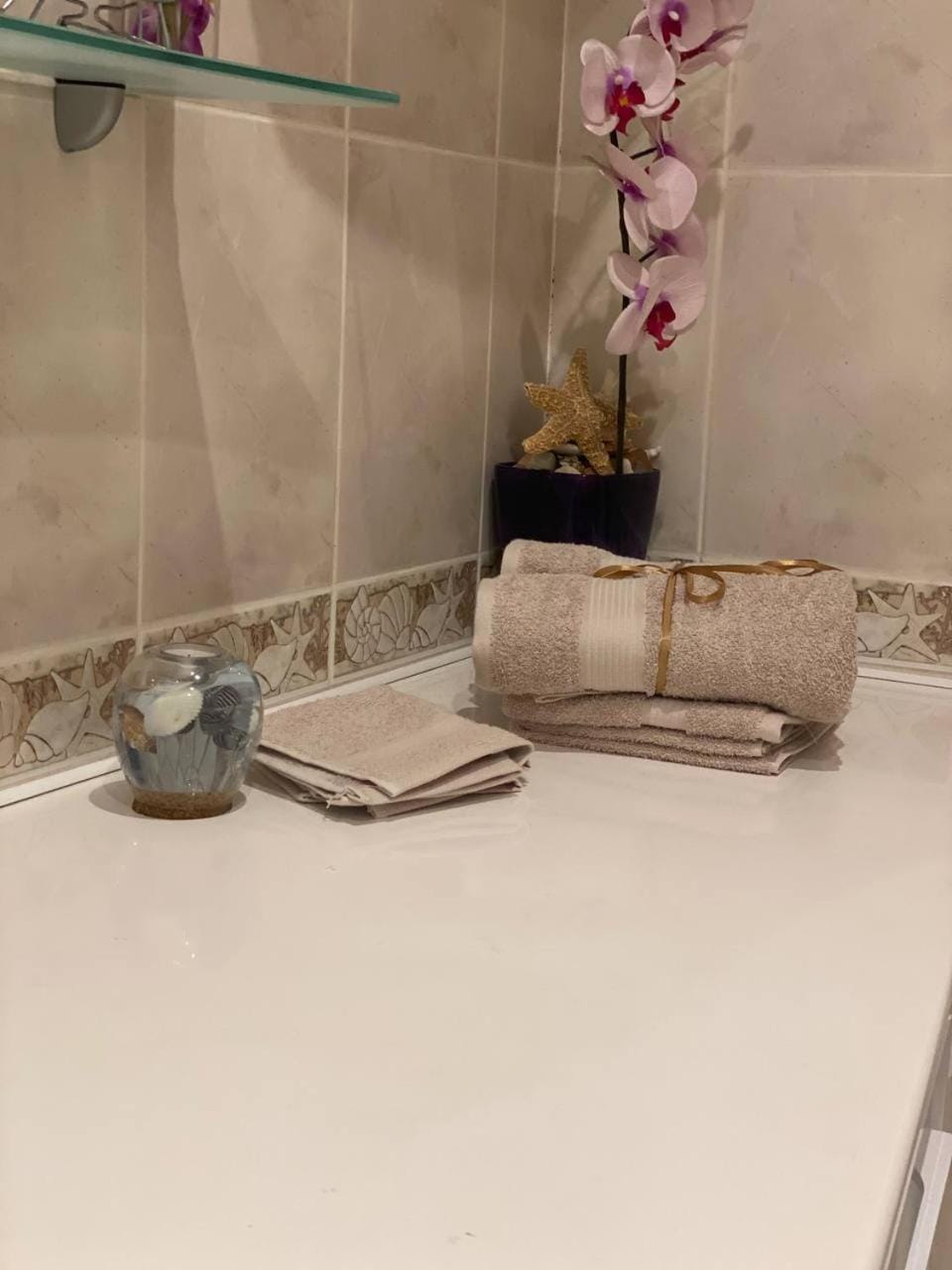 Bathroom, towels