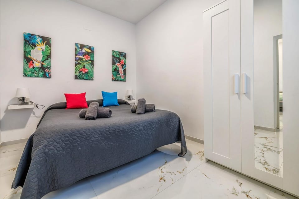 Bed, Bedroom, towels, wardrobe