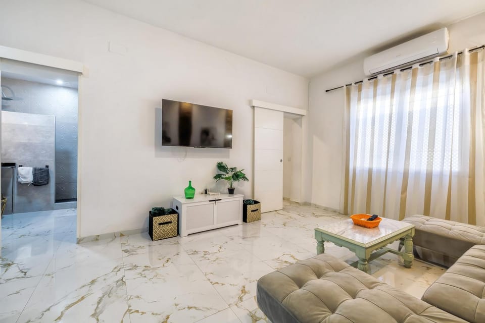 TV and multimedia, Living room, Seating area, heating, air conditioner