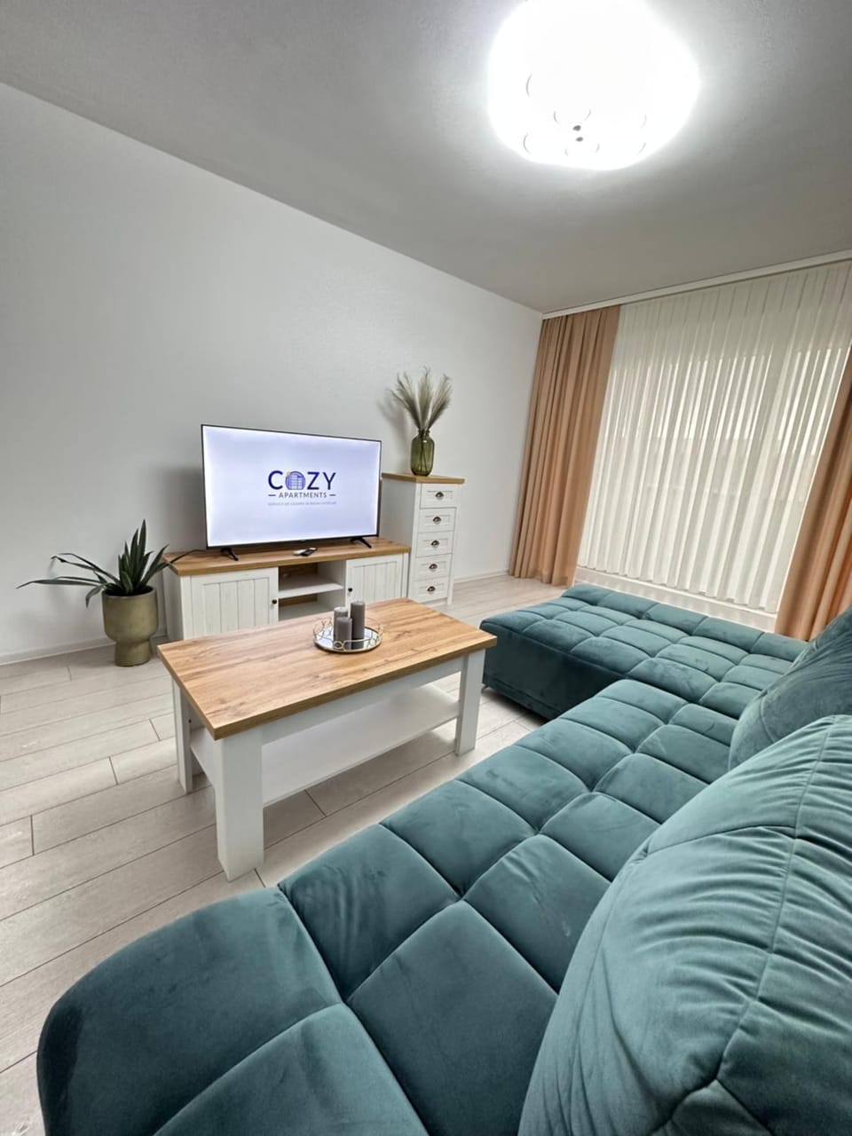 Communal lounge/ TV room, TV and multimedia, Living room, Seating area, Evening entertainment