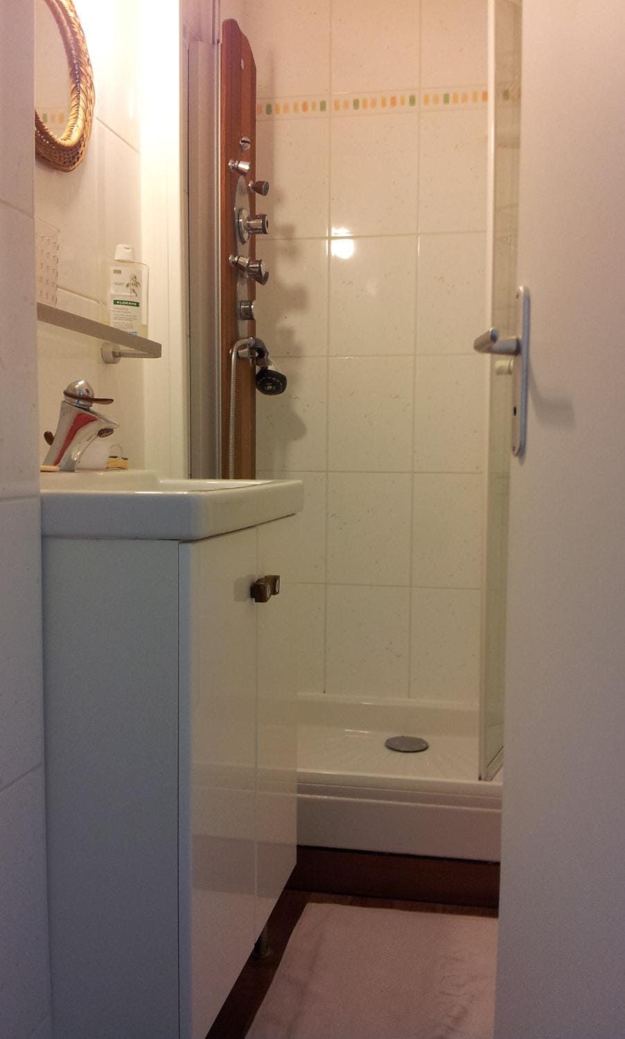Shower, Bathroom, Internal: Not applicable to any particular room