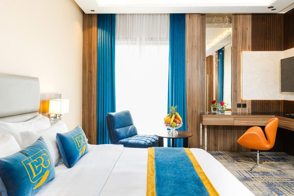 Communal lounge/ TV room, Bed, TV and multimedia, Living room, Seating area, Evening entertainment, Bedroom, hair dresser
