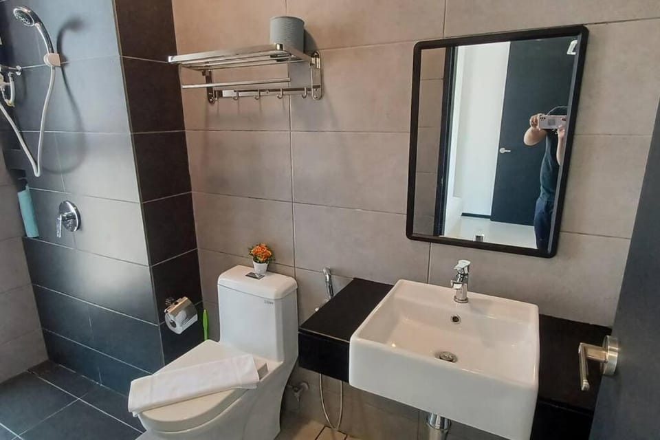 Stylish Urban Suite Penang - with infinite pool Apartment in George Town
