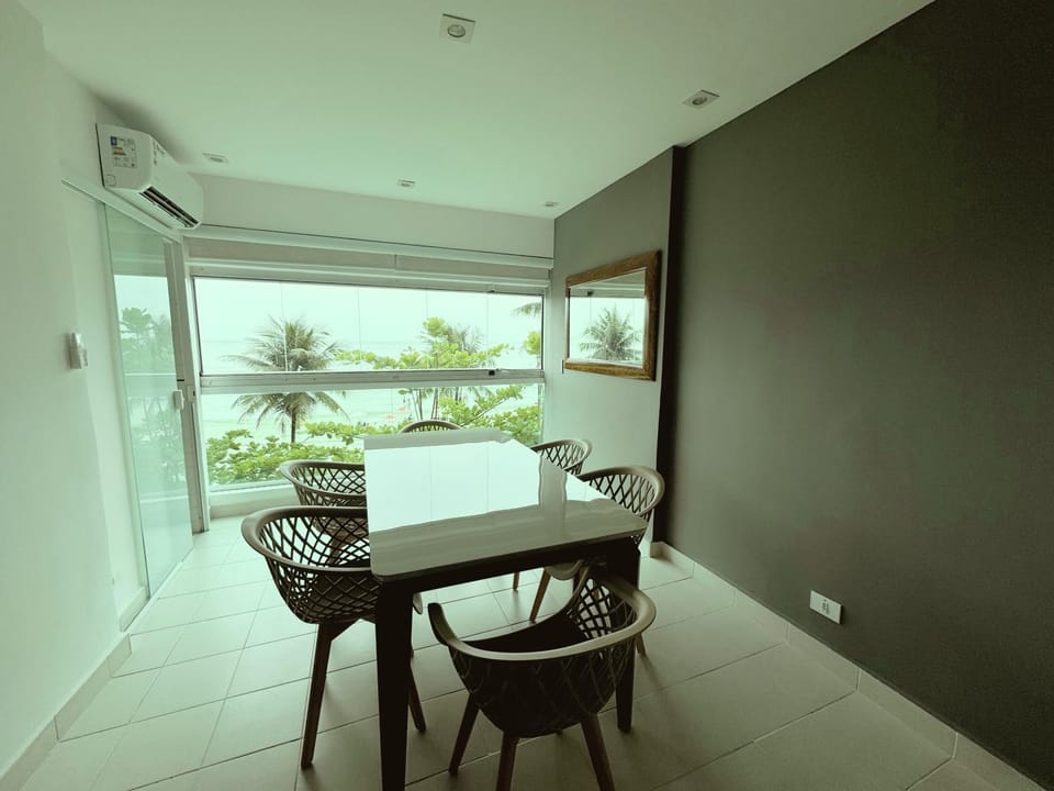 View (from property/room), Dining area, Sea view, Street view, Meals