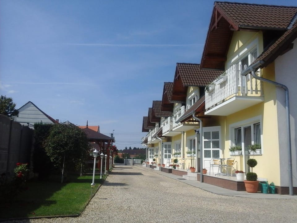 Petrovics Apartmanház 1 Apartment in Hungary