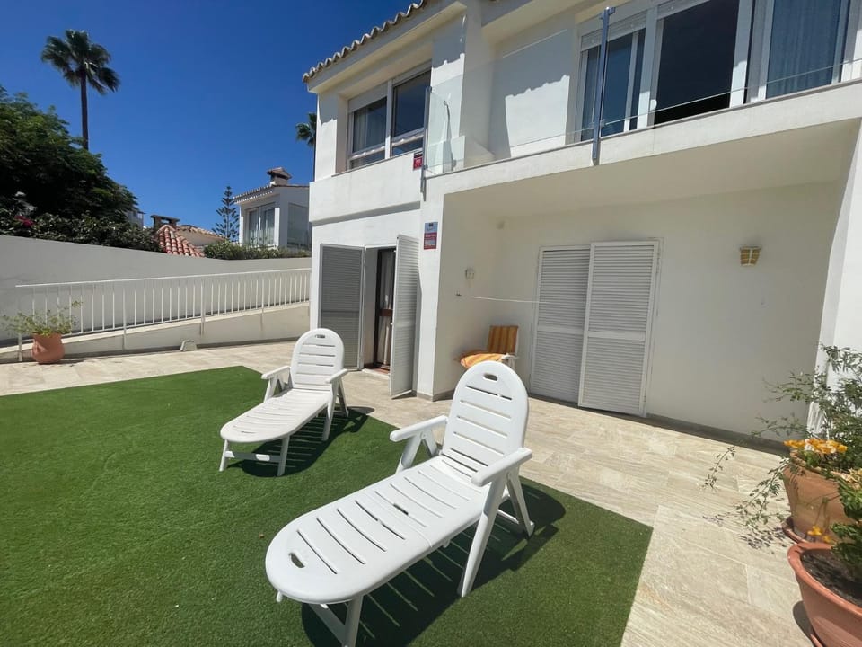 Patio, Garden, sunbed