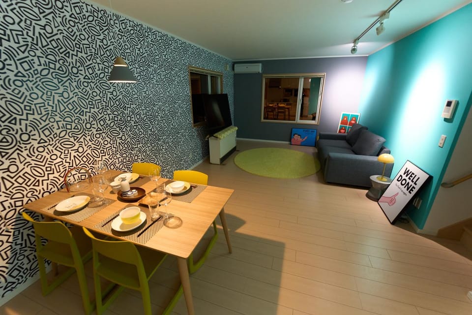 TV and multimedia, Coffee/tea facilities, Kitchen or kitchenette, Living room, Seating area, Dining area