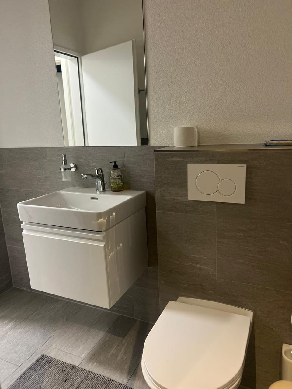 Basel-Stadt Gundeldingen Zimmer 402, WC in the hallway, outside the room Hostel in Basel