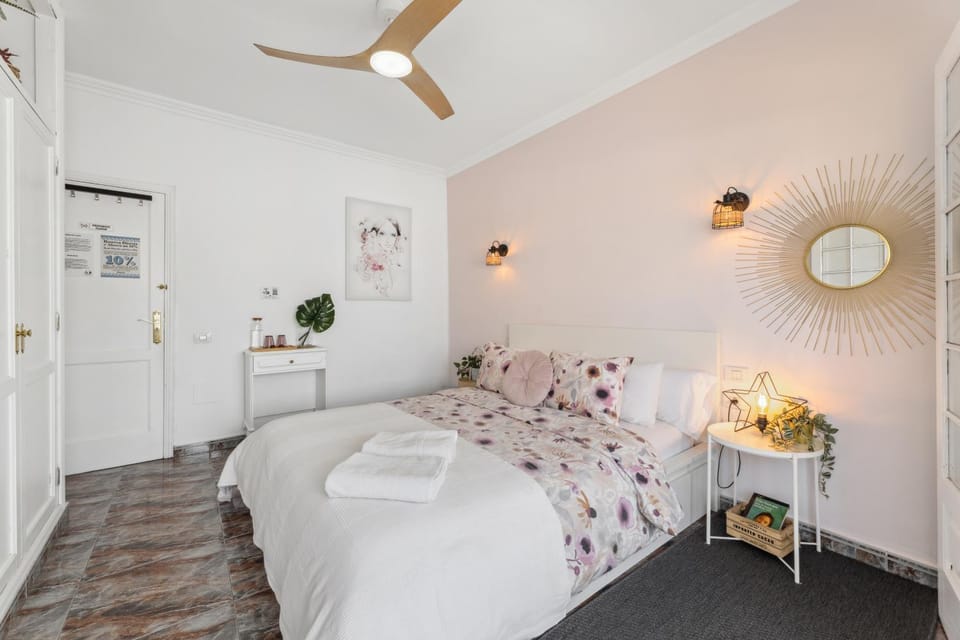 Habitaciones privadas cerca de la playa y aeropuerto en casa compartida con otros huéspedes House in Isla de Lanzarote