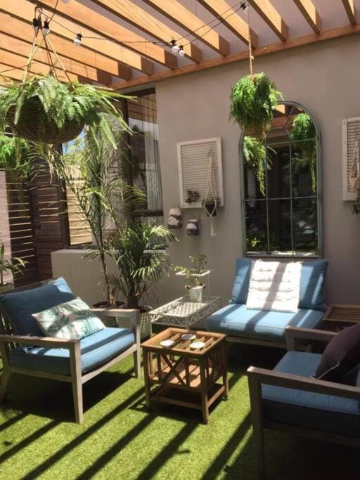 Lakeside home in security estate with solar power Villa in Cape Town