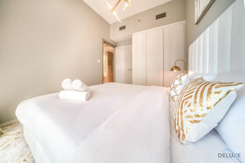 Bed, Photo of the whole room, Bedroom, towels, wardrobe