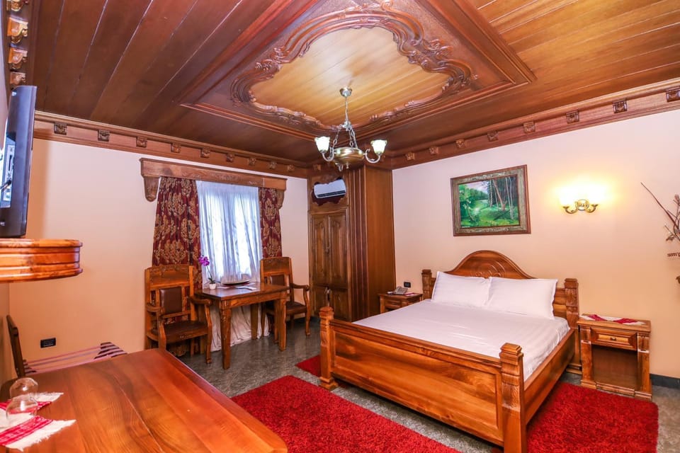 Bed, Photo of the whole room, Seating area, Bedroom