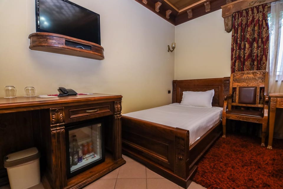 Communal lounge/ TV room, Photo of the whole room, Bedroom