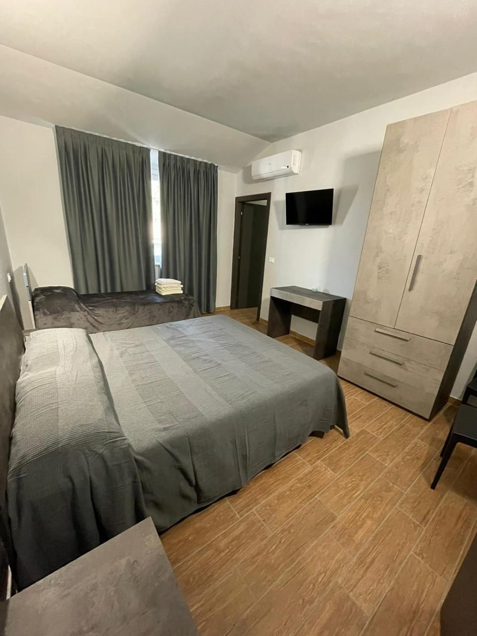 Bed, Photo of the whole room, Bedroom, wardrobe