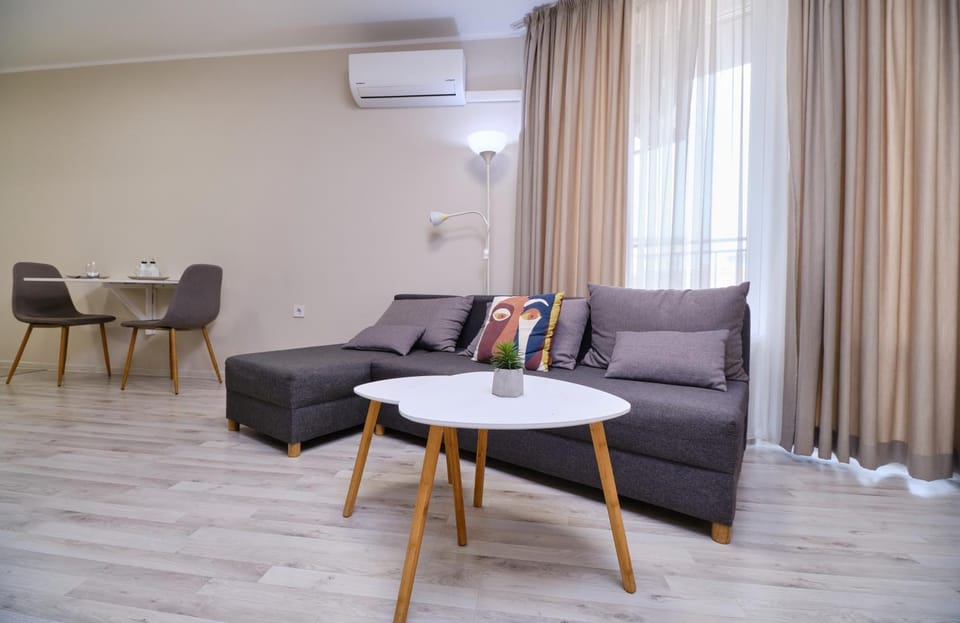 Living room, Seating area, air conditioner
