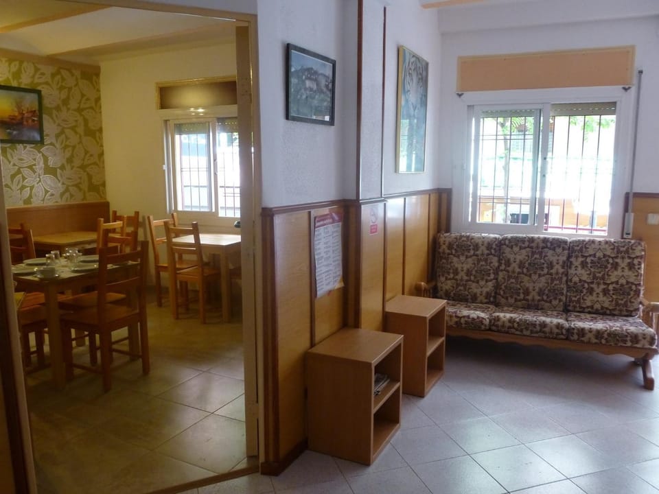 Day, Seating area