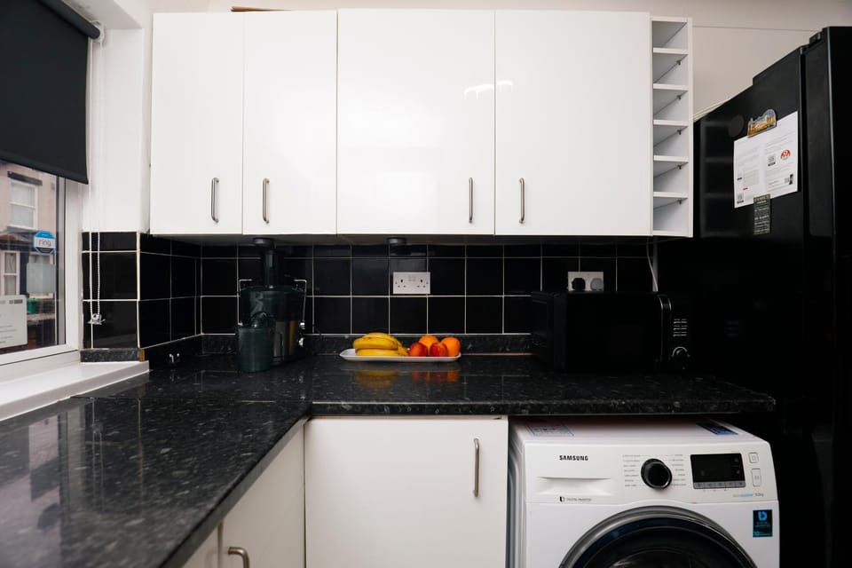 Kitchen or kitchenette, dishwasher, minibar, washing machine