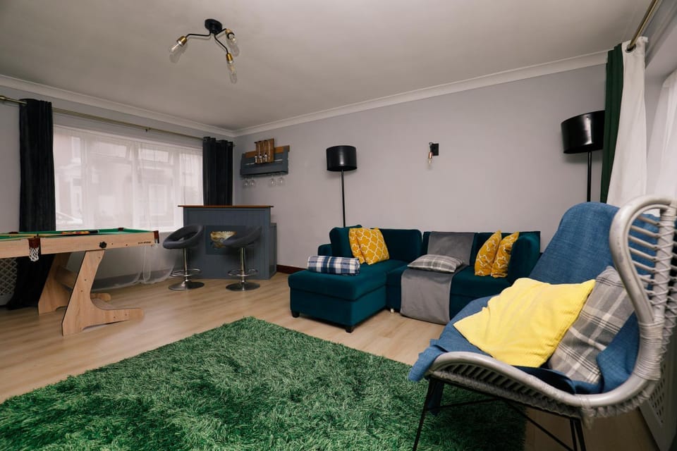 Communal lounge/ TV room, Living room, Seating area