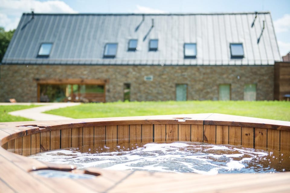 Property building, Day, Spa and wellness centre/facilities
