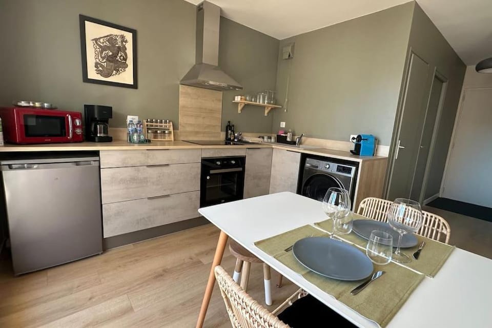 Coffee/tea facilities, Kitchen or kitchenette, Dining area, minibar, oven, pet friendly, stove