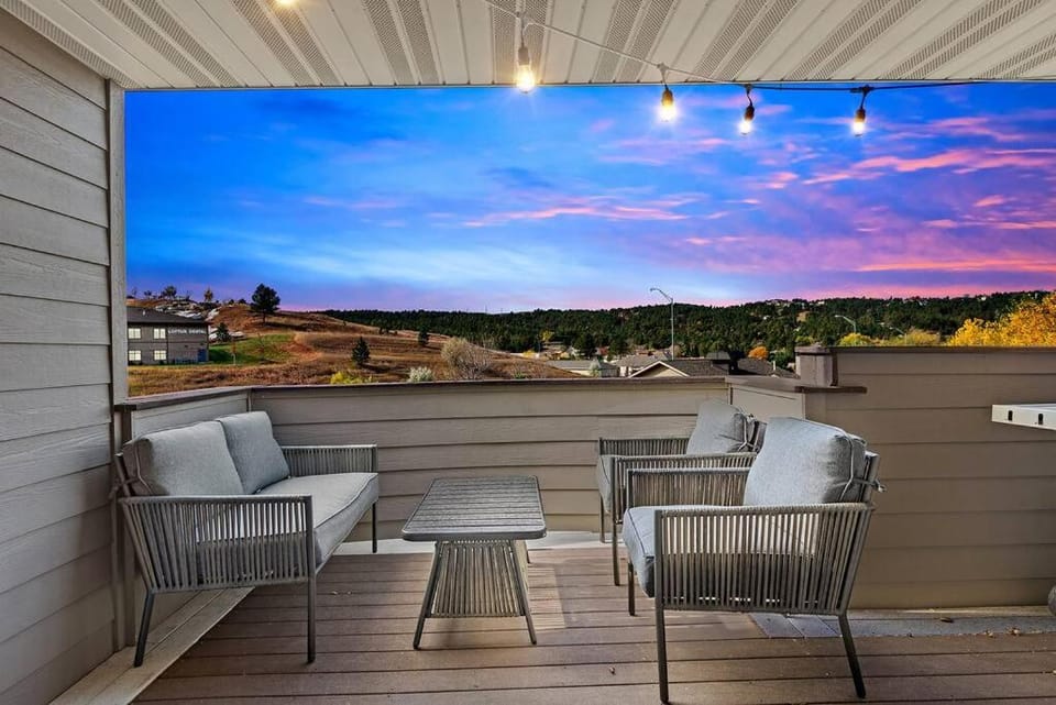 Patio, Day, Natural landscape, View (from property/room), Balcony/Terrace, Seating area, Mountain view
