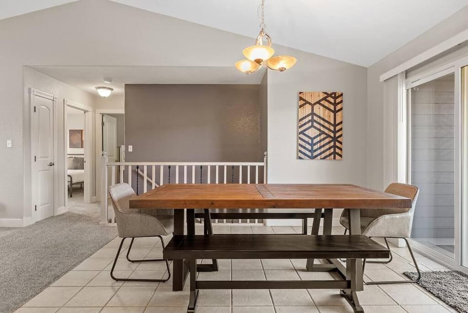 Seating area, Dining area