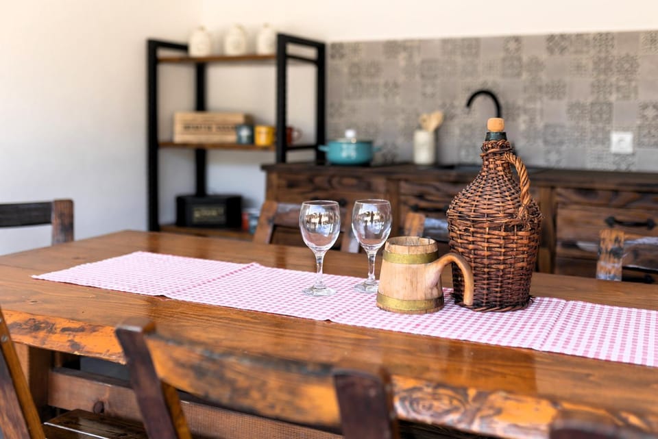 Kitchen or kitchenette, Food and drinks, Drinks