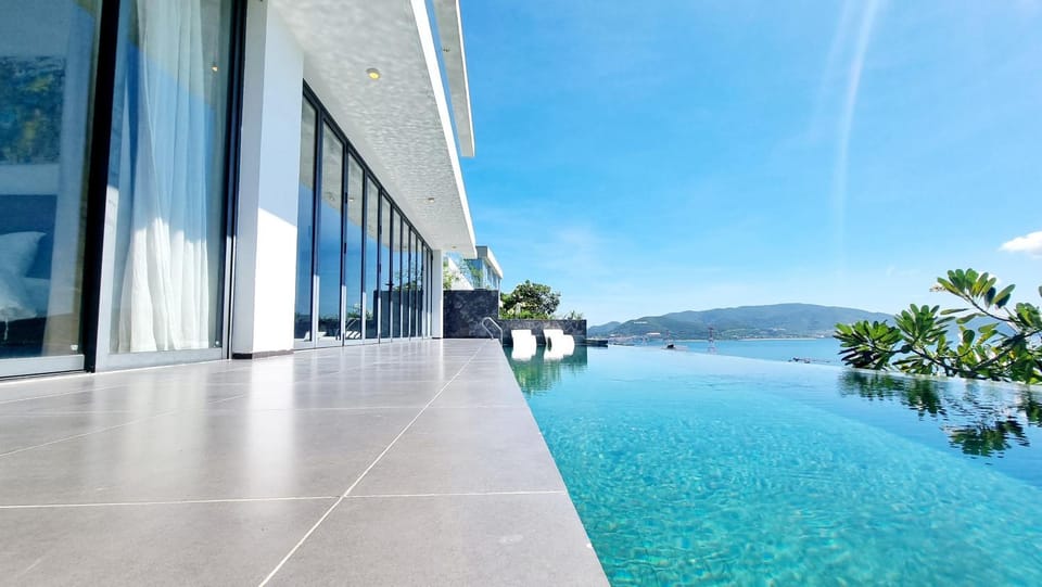 Day, Natural landscape, Balcony/Terrace, Lake view, Mountain view, Pool view, River view, Sea view, Swimming pool