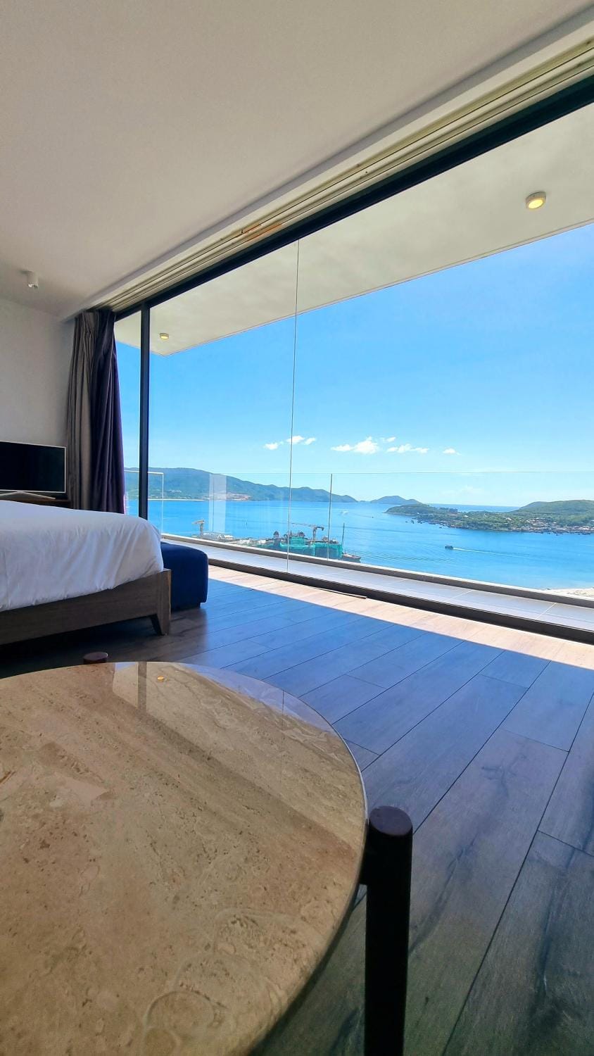 Bed, Natural landscape, View (from property/room), Balcony/Terrace, Photo of the whole room, Seating area, Bedroom, Sea view