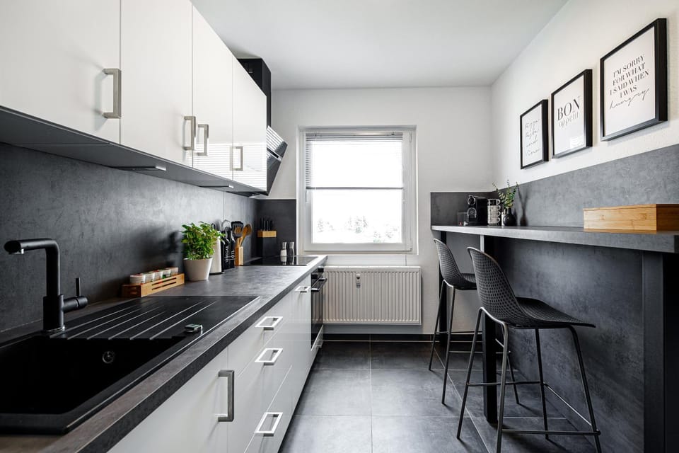 Coffee/tea facilities, dishwasher, oven, toaster, kitchen